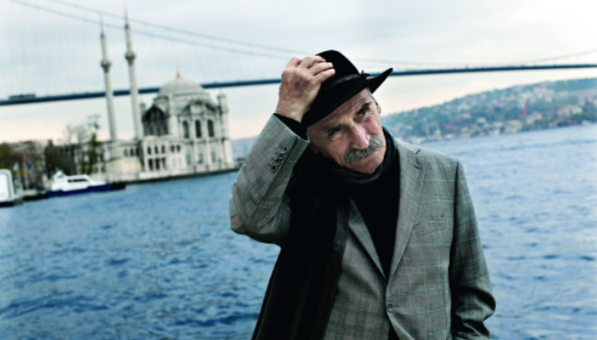 Sesiyle hep kulaklarımızda...