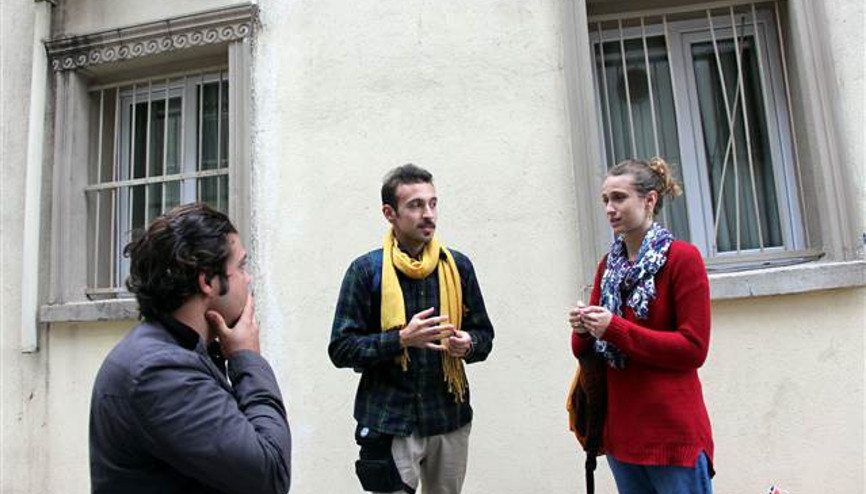 Turistler hırsızla göz göze geldi