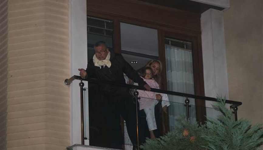 Eski milletvekili yangında mahsur kaldı