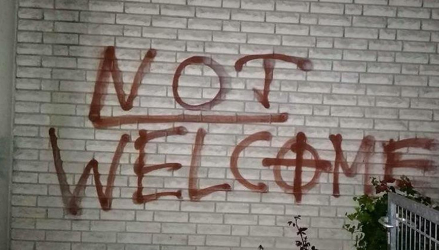 Almanyada camiye gamalı haçlı saldırı