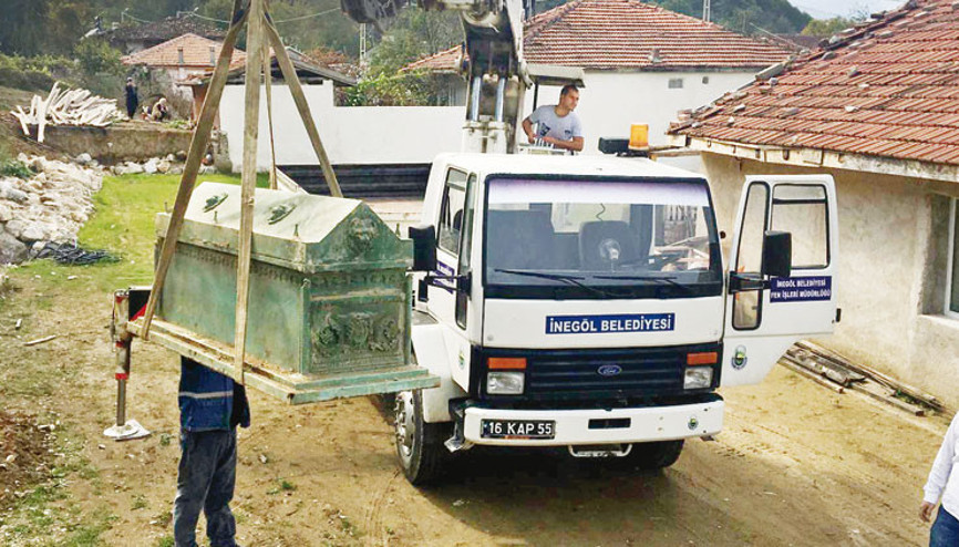 Bahçeden bronz lahit çıktı