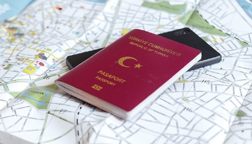 Bu ülkeye gidenler telefonunu açıp şifresini söylemek zorunda kalacak