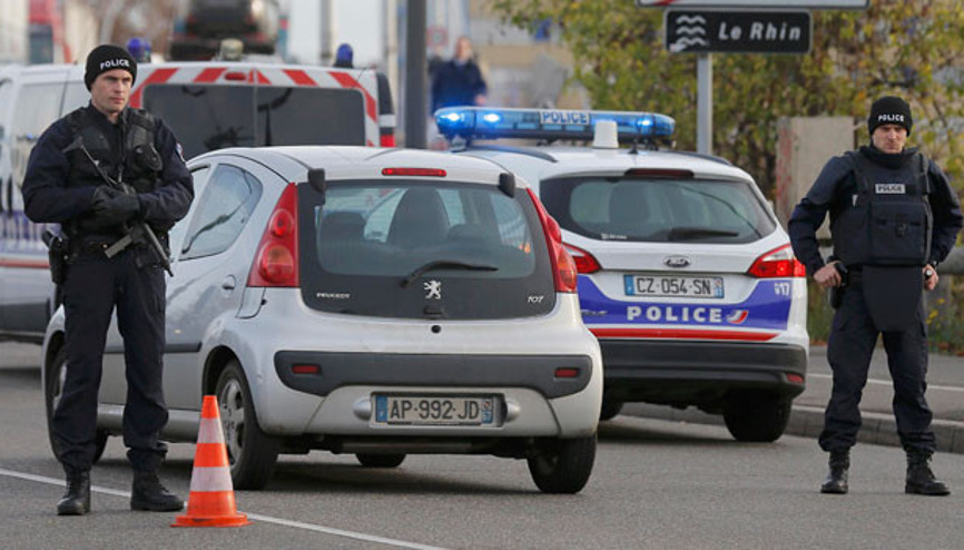 Fransa sınır kontrollerini uzatıyor