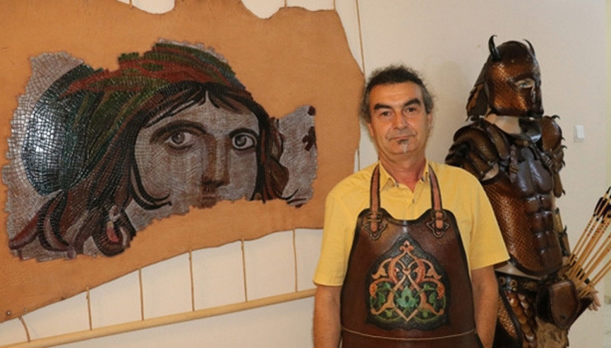 Dede mesleğini üniversite öğrencilerine öğretiyor