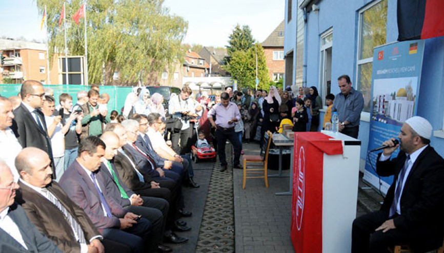 Almanyada 700 kişilik 3 katlı Bergheim Camisinin temeli dualarla atıldı