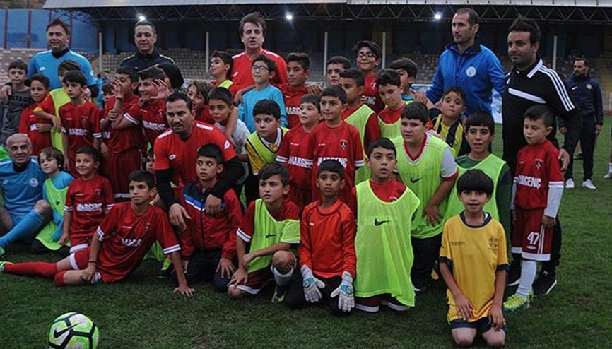 Futbolun Efsaneleri Gençlerle buluştu