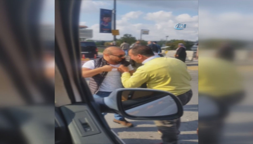 Taxi drivers beat Uber driver in Istanbul