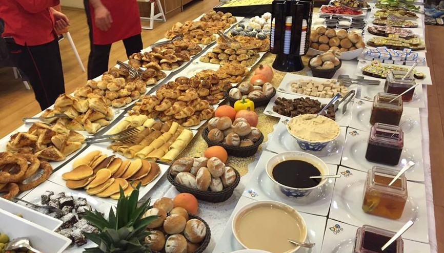 Çeşmeli turizmcilerden Açık büfe israfına çözüm