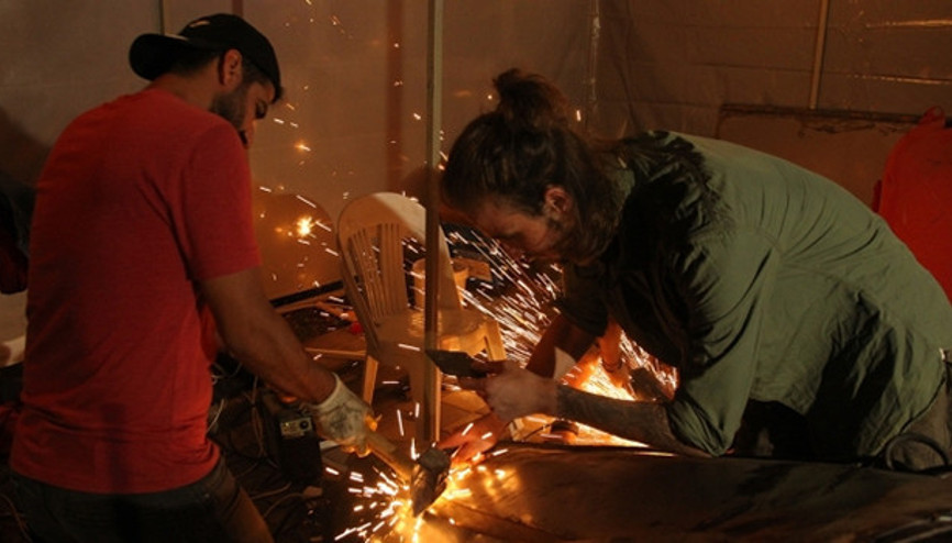 Üniversite öğrencileri hurda malzemeleri sanat eserine dönüştürüyor