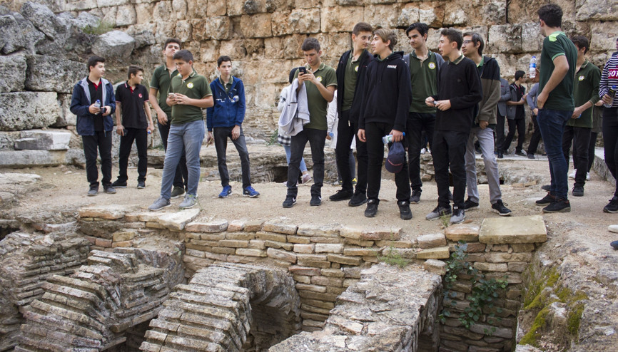 Tarih dersini antik şehirde işlediler Tarih dersini antik şehirde işlediler