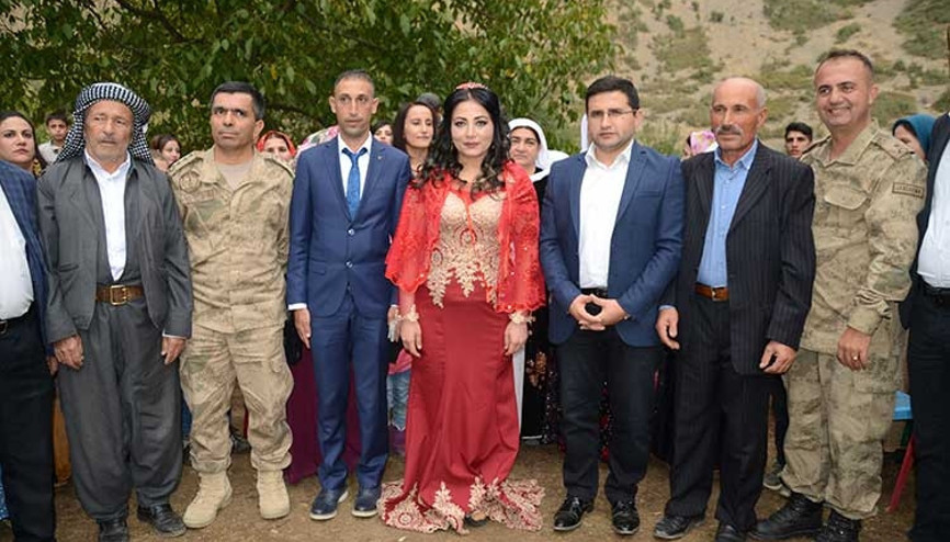 Ayran verirken tanıştılar... Asker ve aşiret kızı evlendi