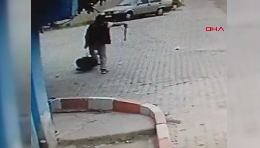 Babamın yanına gitme diyen yaşlı adama dayak