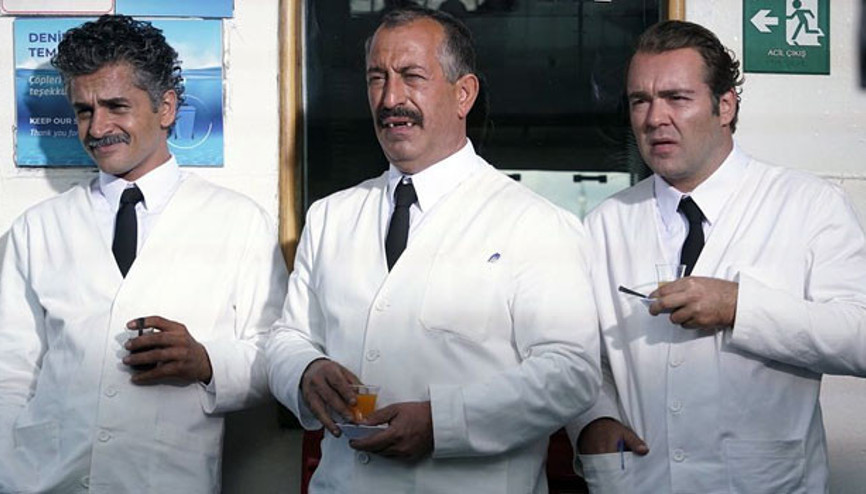 Cem Yılmaz serinin üçüncü filmini açıkladı