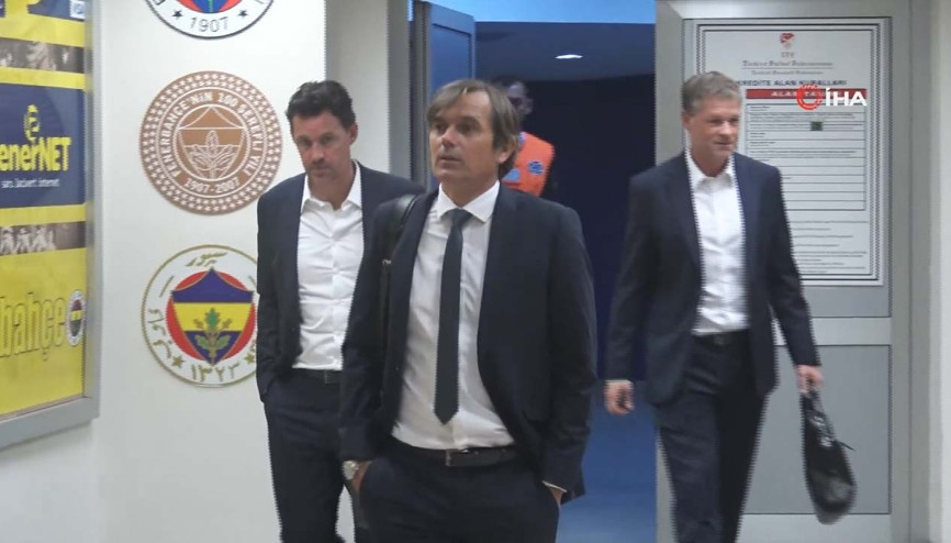 Phillip Cocu stadı böyle terk etti