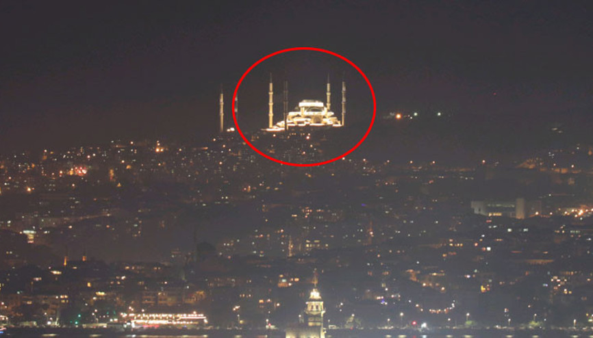 Çamlıca Camii aydınlatıldı