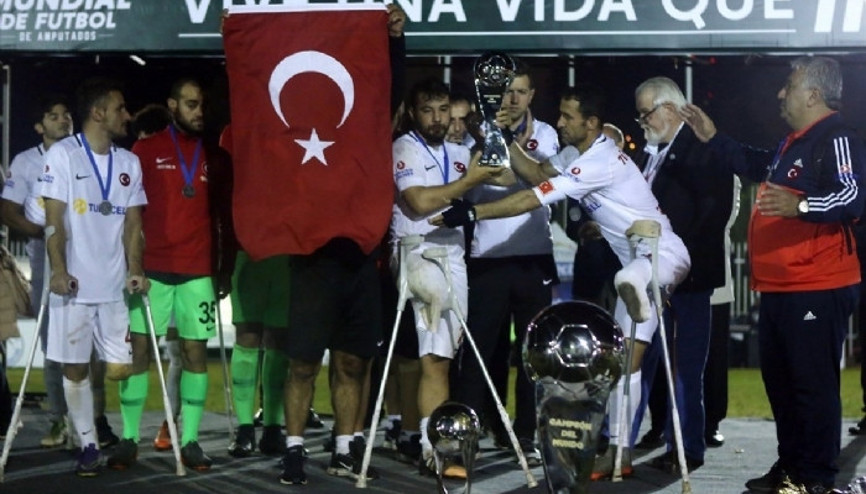 Ampute Milli Futbol Takımına tebrik yağıyor