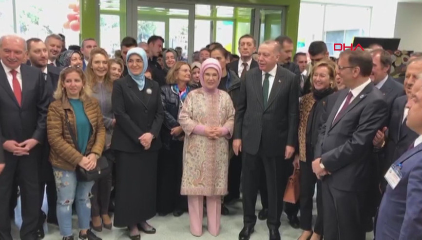 Cumhurbaşkanı Erdoğan çocuklarla birlikte şarkı söyledi