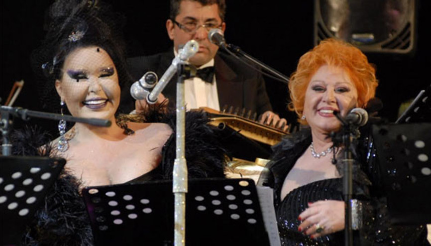 Bülent Ersoy ve Muazzez Abacı aynı sahnede