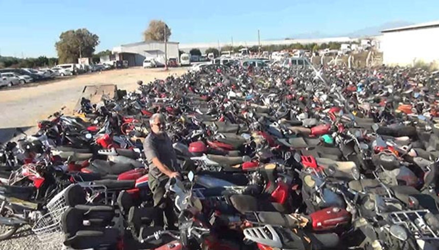 Yediemin otoparklarında on binden fazla araç kaderine terk edildi