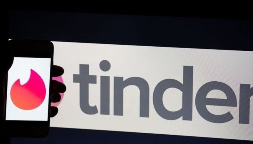 Tinderda şansını artırmak için yaşını 20 yıl küçültmek istedi