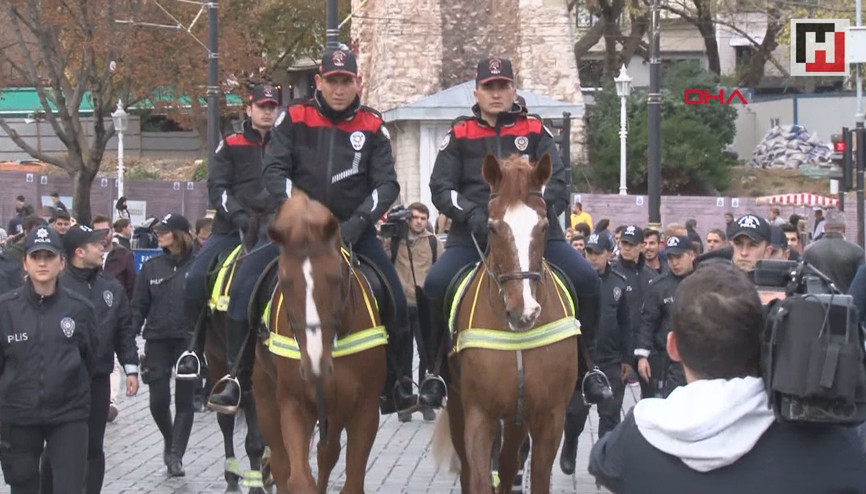 Sultanahmet Meydanında atlı polisler göreve başladı Sultanahmet Meydanında atlı polisler göreve başladı