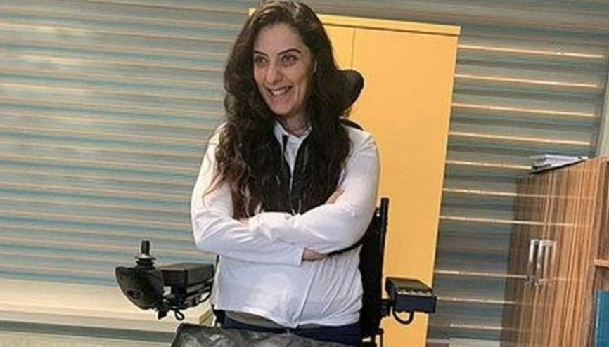 Felç kaldı, Hawking gibi çalışıp iki üniversite bitirdi