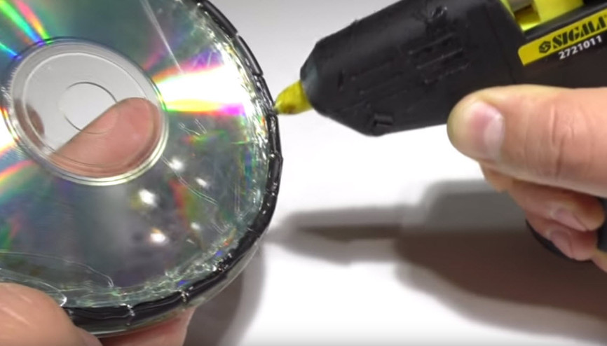 İngiliz mühendis CDden öyle bir şey yaptı ki...