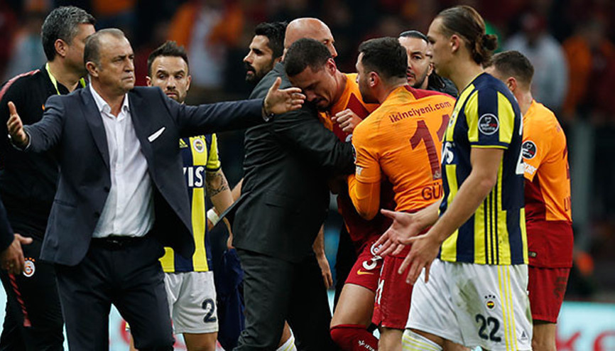 Galatasaraylı yıldızın eşi evi terk etti