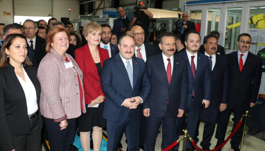 Bakan Varank, uçak motoru parçası geliştirecek laboratuvarı açtı