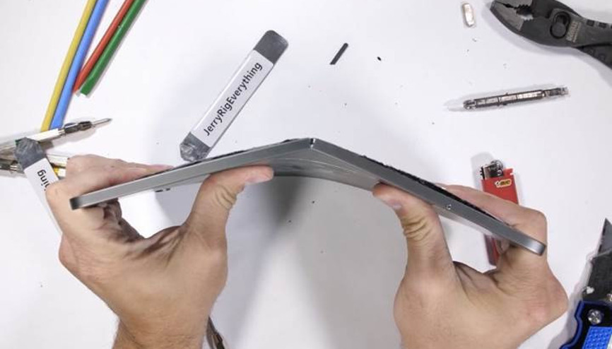 iPad Pro bükülme testinde sınıfta kaldı