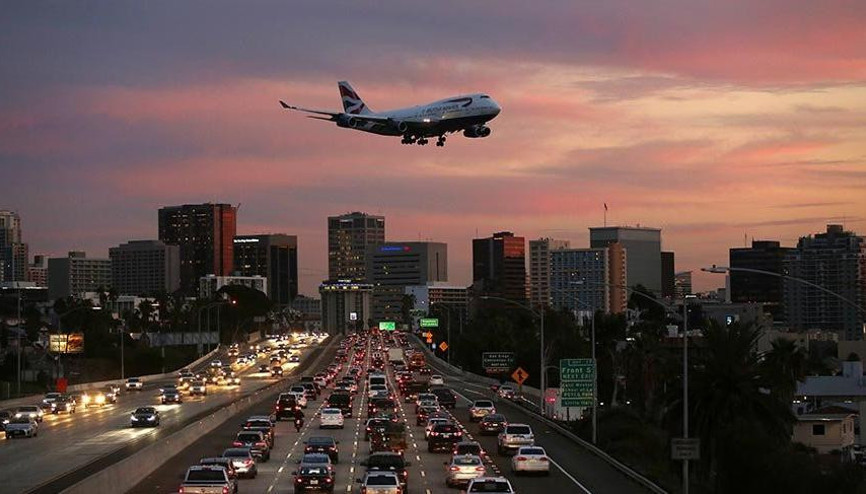 Amerikada uçaklar yolu teğet geçiyor