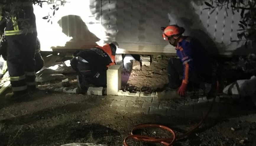 Krikoyla kaldırdığı konteynerin altında kaldı