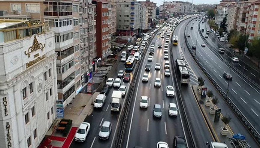 İşte E-5 trafiğini kilitleyenler Araçlarını bırakıp gidiyorlar
