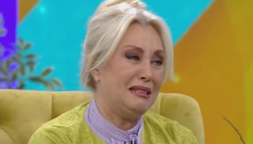 Nergis Kumbasar, canlı yayında gözyaşlarını tutamadı