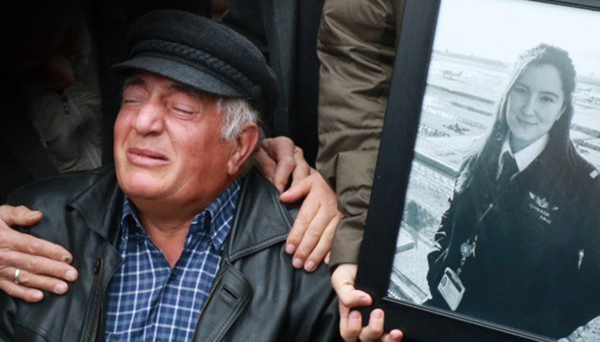 Acılı babanın yürek yakan feryadı Uçak kazası ülkeyi yasa boğmuştu...