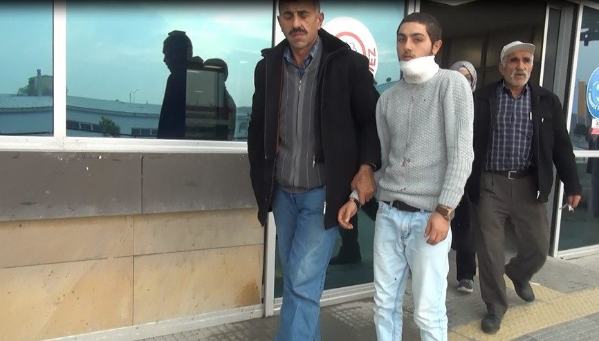Sadece yardım etmek istemişti Boğazını kesti