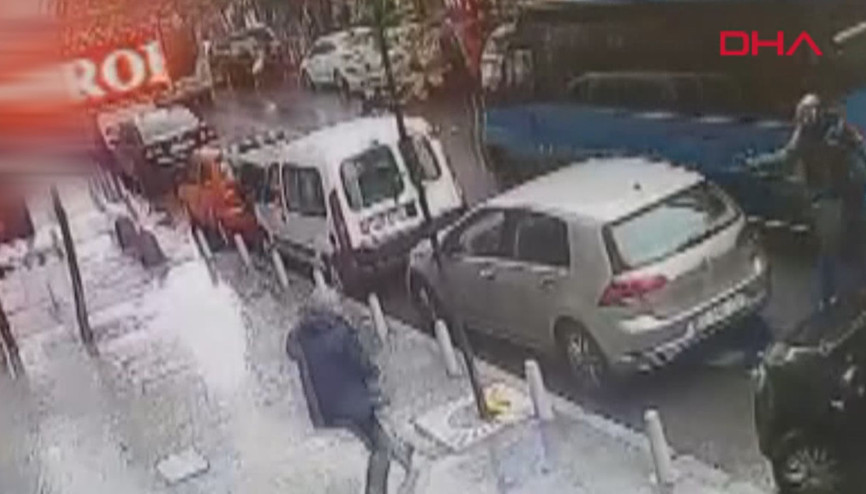Kağıthanedeki soyguncunun giriş ve kaçış anı kamerada