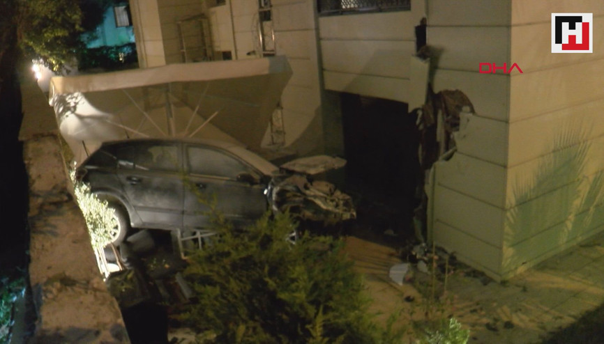 Bakırköyde otomobil apartmanın bahçesine uçtu