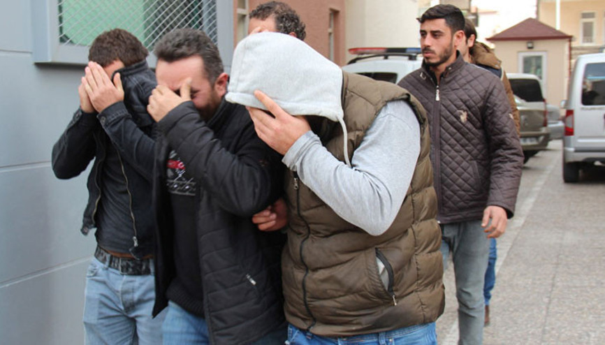 Suçüstü yakalandılar... Cinleri uzak tutmak için hoca bile tutmuşlar