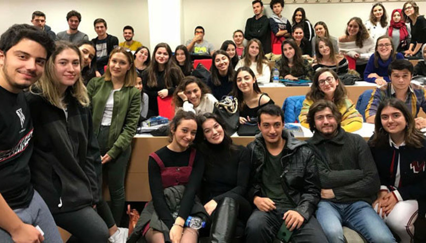 Pınar Deniz, üniversitelilerle bir araya geldi