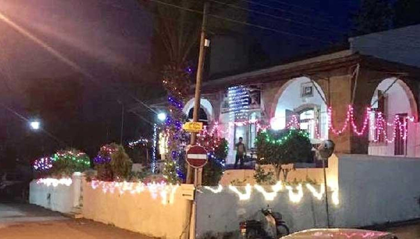 Kıbrısta tepki çeken olay Camiyi süslediler