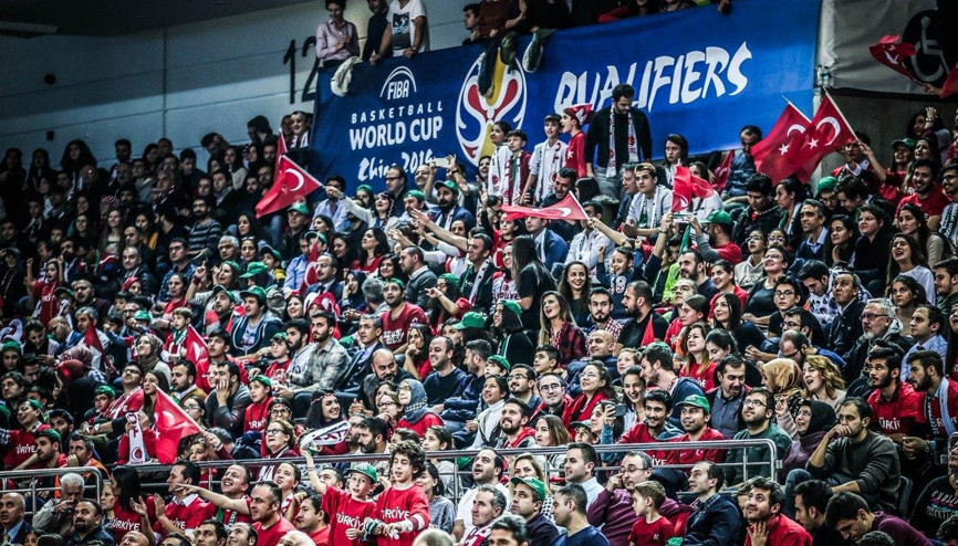 FIBA’dan taraftarlara ve Semihe övgü