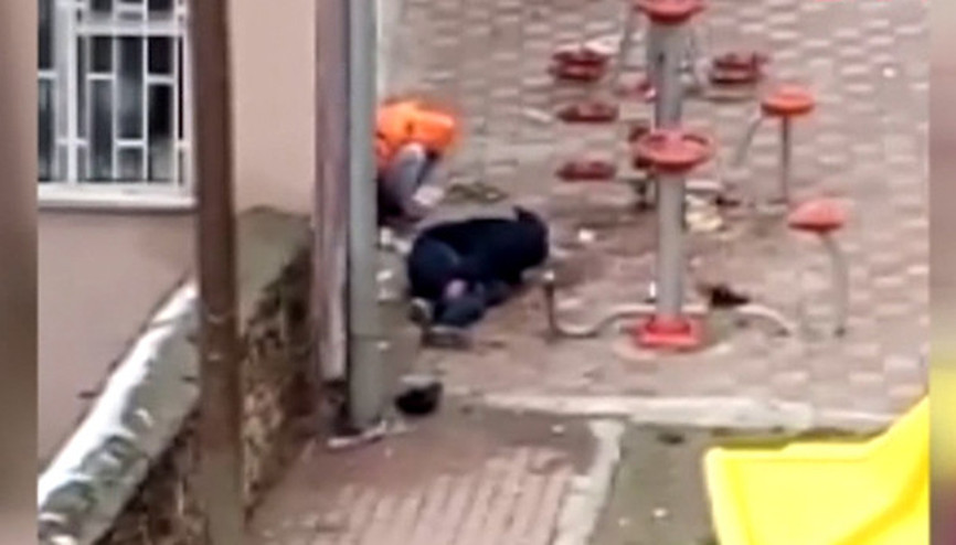 Tekirdağda 2 genç, çocuk parkında bu halde bulundu Tekirdağda 2 genç, çocuk parkında bu halde bulundu