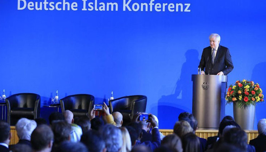 Almanya İslam Konferansında domuz eti skandalı