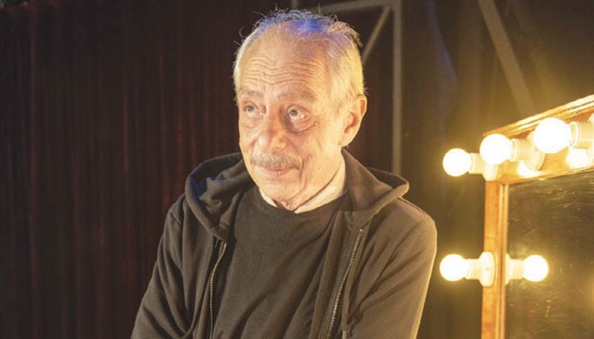 Ayıda sinemada oynuyor