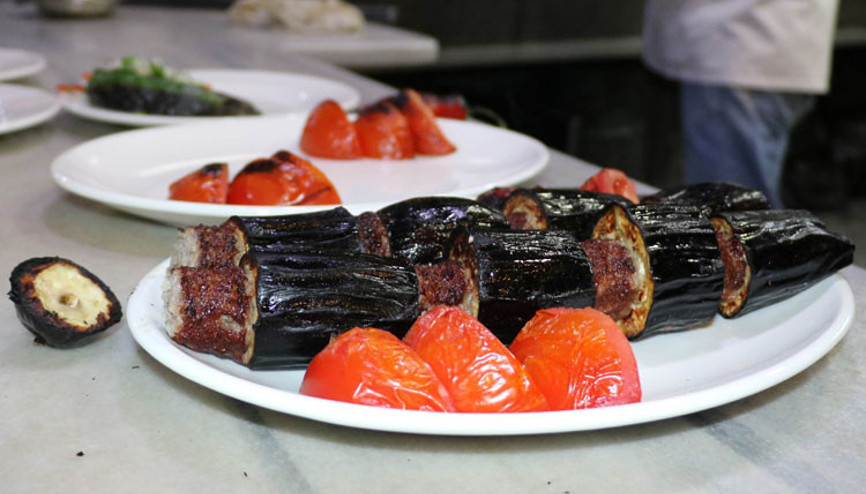 Gaziantepin her mevsim vazgeçilmez lezzeti patlıcan kebabı