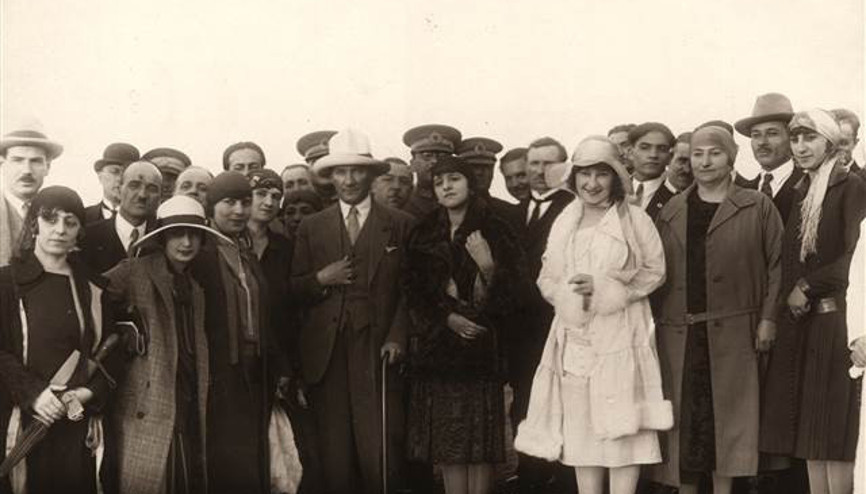 Genelkurmay arşivlerinden Atatürk ve Türk kadını