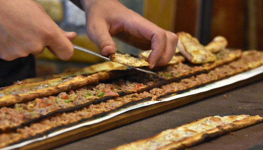 Etli ekmek, 800 yıldır Konya’da üretiliyor Etli ekmek, 800 yıldır Konya’da üretiliyor