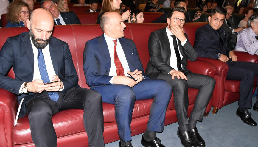 Romada büyük deprem Ayrılıyor mu