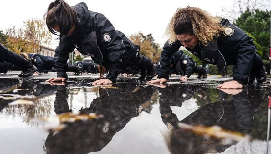 Çevik Kuvvet polislerinin eğitimleri filmleri aratmadı